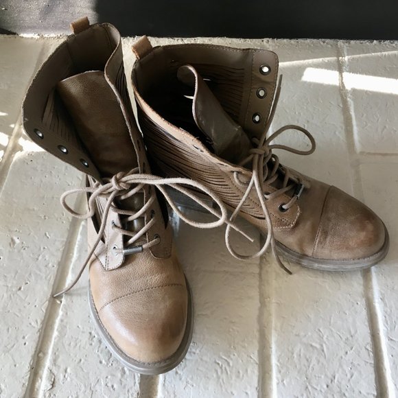 Beige Boots in US Size 8M (39) by Sam Edelman - Picture 3 of 6